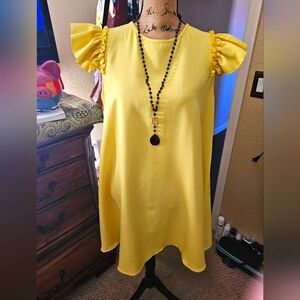 Cute Flowy Dress 💛
